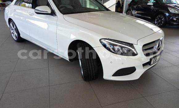 Sayi Na hannu Mercedes-Benz C–Class White Mota in Maseru a Maseru Sayi Na hannu Mercedes-Benz C–Class White Mota in Maseru a Maseru