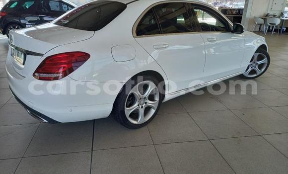Sayi Na hannu Mercedes-Benz C–Class White Mota in Maseru a Maseru Sayi Na hannu Mercedes-Benz C–Class White Mota in Maseru a Maseru