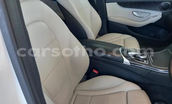 Sayi Na hannu Mercedes-Benz C–Class White Mota in Maseru a Maseru Sayi Na hannu Mercedes-Benz C–Class White Mota in Maseru a Maseru