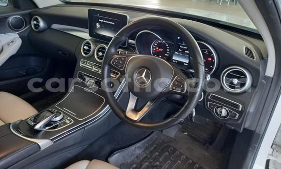 Sayi Na hannu Mercedes-Benz C–Class White Mota in Maseru a Maseru Sayi Na hannu Mercedes-Benz C–Class White Mota in Maseru a Maseru