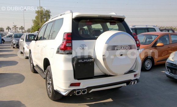 Acheter Import Voiture Toyota Prado Blanc à Import - Dubai, Maseru Acheter Import Voiture Toyota Prado Blanc à Import - Dubai, Maseru