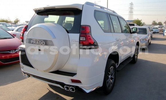 Acheter Import Voiture Toyota Prado Blanc à Import - Dubai, Maseru Acheter Import Voiture Toyota Prado Blanc à Import - Dubai, Maseru