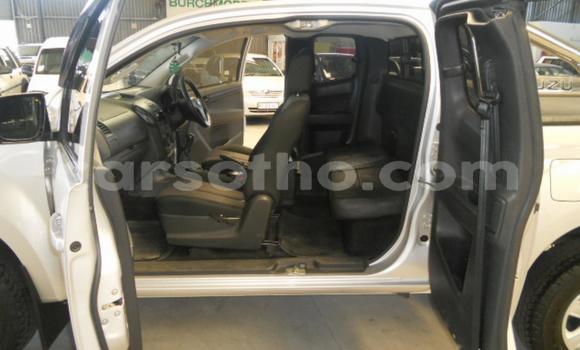 Sayi Na hannu Isuzu KB Silver Mota in Maseru a Maseru Sayi Na hannu Isuzu KB Silver Mota in Maseru a Maseru