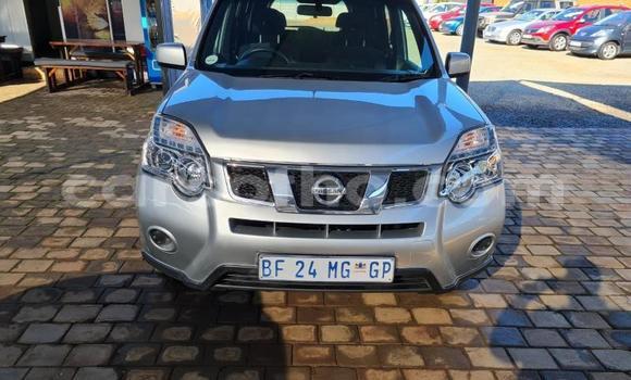Sayi Na hannu Nissan X–Trail Silver Mota in Maseru a Maseru Sayi Na hannu Nissan X–Trail Silver Mota in Maseru a Maseru