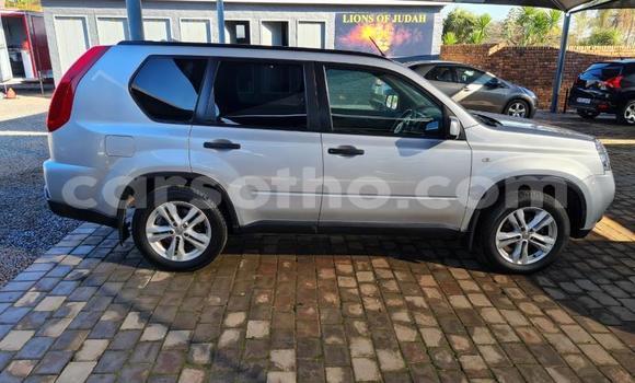 Sayi Na hannu Nissan X–Trail Silver Mota in Maseru a Maseru Sayi Na hannu Nissan X–Trail Silver Mota in Maseru a Maseru
