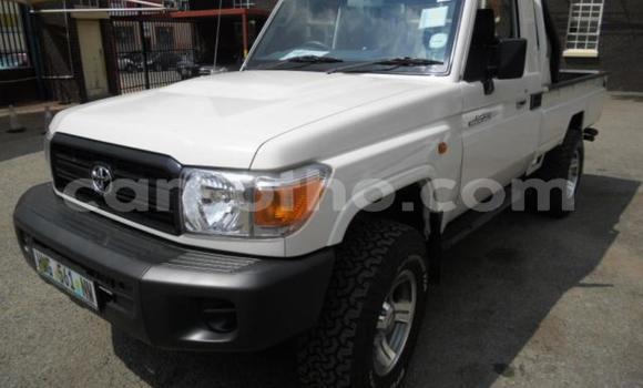 Acheter Occasion Voiture Toyota Land Cruiser Blanc à Maseru, Maseru Acheter Occasion Voiture Toyota Land Cruiser Blanc à Maseru, Maseru