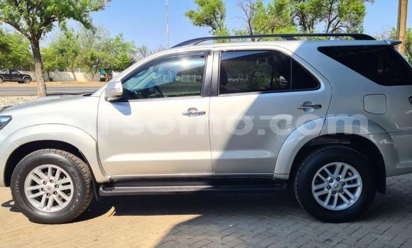 Acheter Occasion Voiture Toyota Fortuner Gris à Butha–Buthe, Thaba-Tseka Acheter Occasion Voiture Toyota Fortuner Gris à Butha–Buthe, Thaba-Tseka