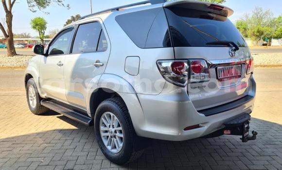 Acheter Occasion Voiture Toyota Fortuner Gris à Butha–Buthe, Thaba-Tseka Acheter Occasion Voiture Toyota Fortuner Gris à Butha–Buthe, Thaba-Tseka