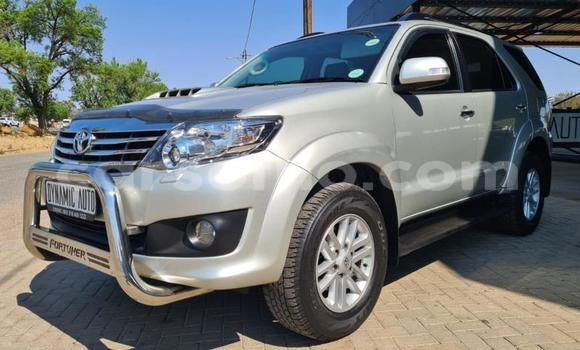 Acheter Occasion Voiture Toyota Fortuner Gris à Butha–Buthe, Thaba-Tseka Acheter Occasion Voiture Toyota Fortuner Gris à Butha–Buthe, Thaba-Tseka