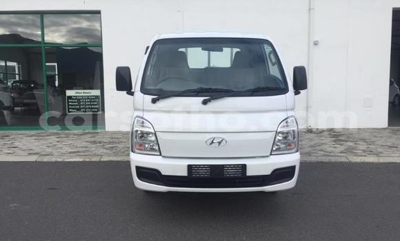 Acheter Occasion Voiture Hyundai H200 Blanc à Maseru, Maseru Acheter Occasion Voiture Hyundai H200 Blanc à Maseru, Maseru