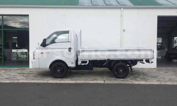 Acheter Occasion Voiture Hyundai H200 Blanc à Maseru, Maseru Acheter Occasion Voiture Hyundai H200 Blanc à Maseru, Maseru