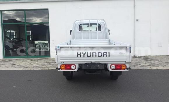 Acheter Occasion Voiture Hyundai H200 Blanc à Maseru, Maseru Acheter Occasion Voiture Hyundai H200 Blanc à Maseru, Maseru