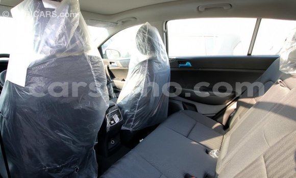 Sayi Imported Kia Sportage White Mota in Import - Dubai a Maseru Sayi Imported Kia Sportage White Mota in Import - Dubai a Maseru