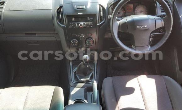 Acheter Occasion Voiture Isuzu KB Rouge à Butha–Buthe, Thaba-Tseka Acheter Occasion Voiture Isuzu KB Rouge à Butha–Buthe, Thaba-Tseka