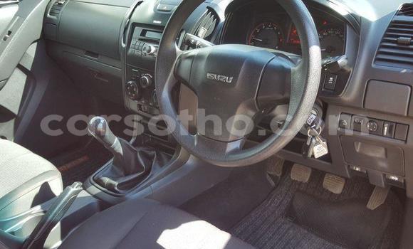 Acheter Occasion Voiture Isuzu KB Rouge à Butha–Buthe, Thaba-Tseka Acheter Occasion Voiture Isuzu KB Rouge à Butha–Buthe, Thaba-Tseka