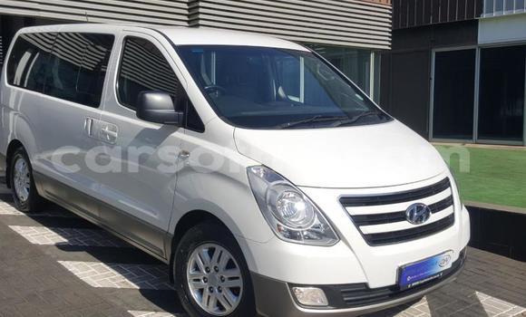 Acheter Occasion Voiture Hyundai H1 Blanc à Butha–Buthe, Thaba-Tseka Acheter Occasion Voiture Hyundai H1 Blanc à Butha–Buthe, Thaba-Tseka