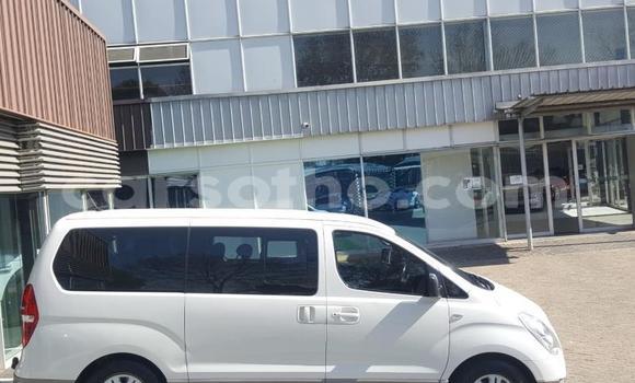 Acheter Occasion Voiture Hyundai H1 Blanc à Butha–Buthe, Thaba-Tseka Acheter Occasion Voiture Hyundai H1 Blanc à Butha–Buthe, Thaba-Tseka