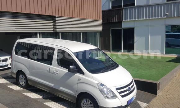 Acheter Occasion Voiture Hyundai H1 Blanc à Butha–Buthe, Thaba-Tseka Acheter Occasion Voiture Hyundai H1 Blanc à Butha–Buthe, Thaba-Tseka
