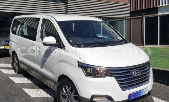 Acheter Occasion Voiture Hyundai H1 Blanc à Butha–Buthe, Thaba-Tseka Acheter Occasion Voiture Hyundai H1 Blanc à Butha–Buthe, Thaba-Tseka