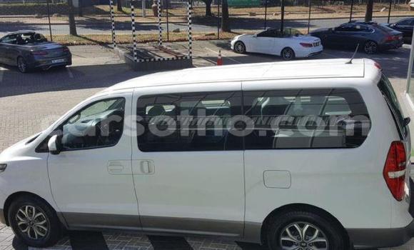 Acheter Occasion Voiture Hyundai H1 Blanc à Butha–Buthe, Thaba-Tseka Acheter Occasion Voiture Hyundai H1 Blanc à Butha–Buthe, Thaba-Tseka