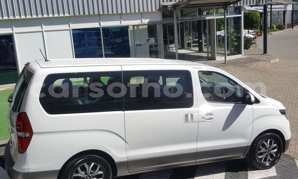 Acheter Occasion Voiture Hyundai H1 Blanc à Butha–Buthe, Thaba-Tseka Acheter Occasion Voiture Hyundai H1 Blanc à Butha–Buthe, Thaba-Tseka