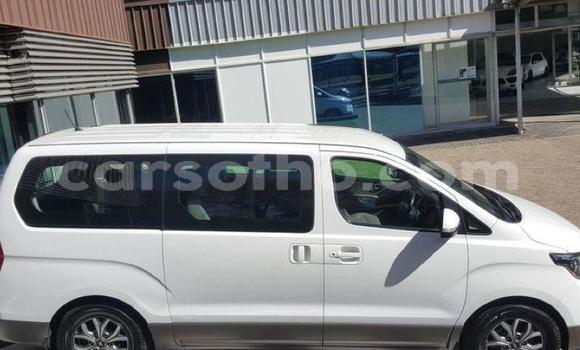 Acheter Occasion Voiture Hyundai H1 Blanc à Butha–Buthe, Thaba-Tseka Acheter Occasion Voiture Hyundai H1 Blanc à Butha–Buthe, Thaba-Tseka