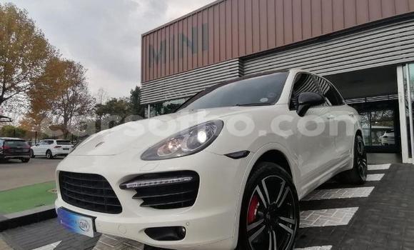 Sayi Na hannu Porsche Cayenne White Mota in Butha–Buthe a Thaba-Tseka