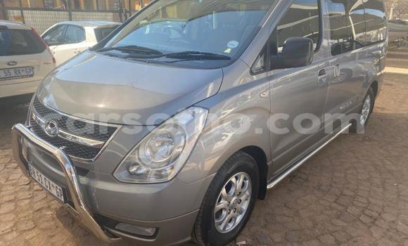Sayi Na hannu Hyundai H1 Silver Mota in Maseru a Maseru Sayi Na hannu Hyundai H1 Silver Mota in Maseru a Maseru
