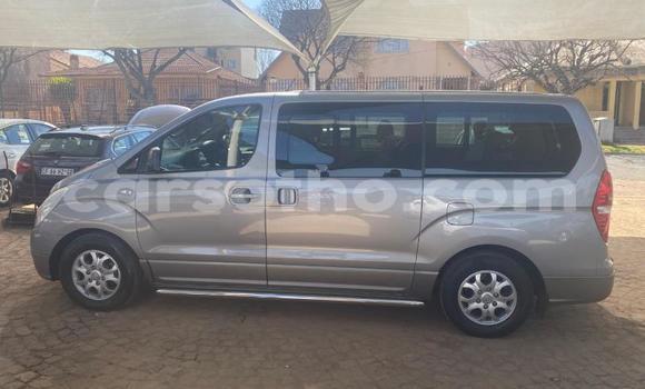 Sayi Na hannu Hyundai H1 Silver Mota in Maseru a Maseru Sayi Na hannu Hyundai H1 Silver Mota in Maseru a Maseru