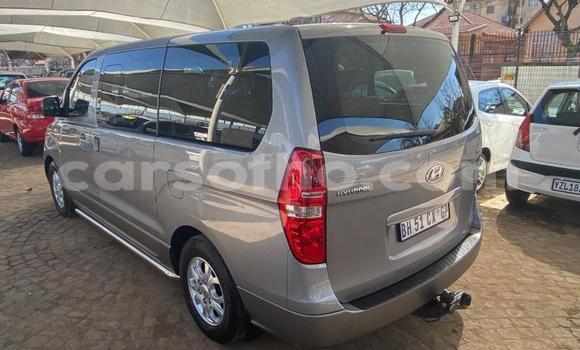 Sayi Na hannu Hyundai H1 Silver Mota in Maseru a Maseru Sayi Na hannu Hyundai H1 Silver Mota in Maseru a Maseru