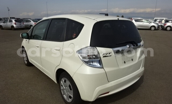 Acheter Occasion Voiture Honda FIT Blanc à Butha Buthe, Butha-Buthe Acheter Occasion Voiture Honda FIT Blanc à Butha Buthe, Butha-Buthe