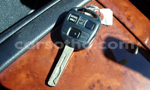 Sayi Na hannu Toyota Harrier Black Mota in Butha Buthe a Butha-Buthe Sayi Na hannu Toyota Harrier Black Mota in Butha Buthe a Butha-Buthe