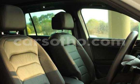 Buy Used Volkswagen Tiguan White Car in Maseru in Maseru Buy Used Volkswagen Tiguan White Car in Maseru in Maseru