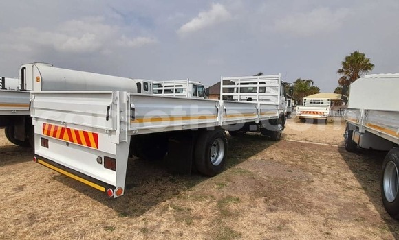 Acheter Occasion Utilitaire Nissan UD Blanc à Maseru, Maseru Acheter Occasion Utilitaire Nissan UD Blanc à Maseru, Maseru