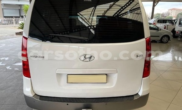 Buy Used Hyundai H1 White Car in Butha Buthe in Butha-Buthe Buy Used Hyundai H1 White Car in Butha Buthe in Butha-Buthe