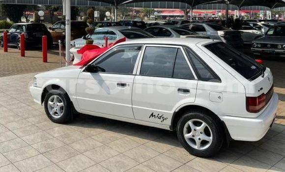 اشتري مستعمل Mazda 323 White سيارة في Maseru في Maseru اشتري مستعمل Mazda 323 White سيارة في Maseru في Maseru