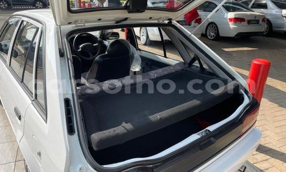 اشتري مستعمل Mazda 323 White سيارة في Maseru في Maseru اشتري مستعمل Mazda 323 White سيارة في Maseru في Maseru