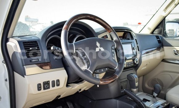 Sayi Imported Mitsubishi Pajero White Mota in Import - Dubai a Maseru Sayi Imported Mitsubishi Pajero White Mota in Import - Dubai a Maseru