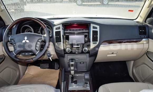 Sayi Imported Mitsubishi Pajero White Mota in Import - Dubai a Maseru Sayi Imported Mitsubishi Pajero White Mota in Import - Dubai a Maseru