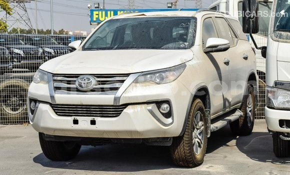 اشتري Imported Toyota Fortuner White سيارة في Import - Dubai في Maseru اشتري Imported Toyota Fortuner White سيارة في Import - Dubai في Maseru