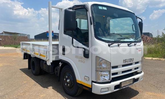 Sayi Na hannu Isuzu FTR 850 White Babbar mota in Maseru a Maseru Sayi Na hannu Isuzu FTR 850 White Babbar mota in Maseru a Maseru