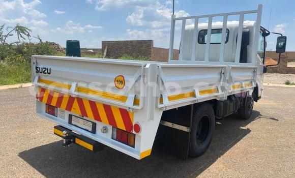 Sayi Na hannu Isuzu FTR 850 White Babbar mota in Maseru a Maseru Sayi Na hannu Isuzu FTR 850 White Babbar mota in Maseru a Maseru