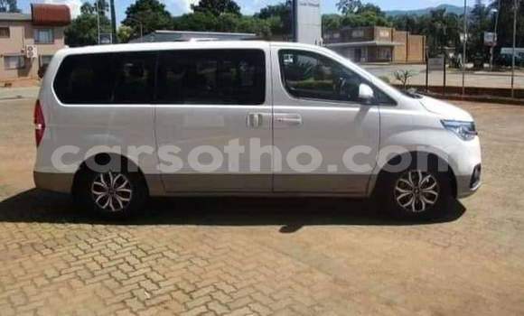 Acheter Occasion Voiture Hyundai H1 Blanc à Maseru, Maseru Acheter Occasion Voiture Hyundai H1 Blanc à Maseru, Maseru