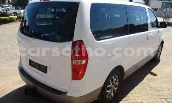 Acheter Occasion Voiture Hyundai H1 Blanc à Maseru, Maseru Acheter Occasion Voiture Hyundai H1 Blanc à Maseru, Maseru