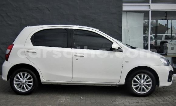 Sayi Na hannu Toyota Etios White Mota in Butha–Buthe a Thaba-Tseka Sayi Na hannu Toyota Etios White Mota in Butha–Buthe a Thaba-Tseka
