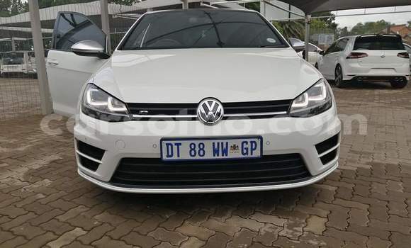 Sayi Na hannu Volkswagen Golf R White Mota in Maseru a Maseru Sayi Na hannu Volkswagen Golf R White Mota in Maseru a Maseru