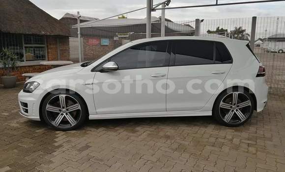 Sayi Na hannu Volkswagen Golf R White Mota in Maseru a Maseru Sayi Na hannu Volkswagen Golf R White Mota in Maseru a Maseru