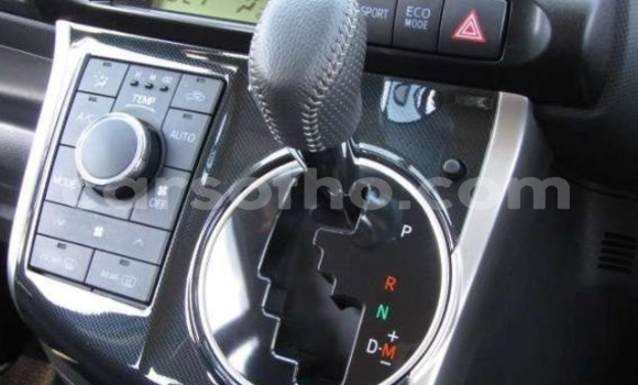 Sayi Na hannu Toyota Wish Black Mota in Butha Buthe a Butha-Buthe Sayi Na hannu Toyota Wish Black Mota in Butha Buthe a Butha-Buthe