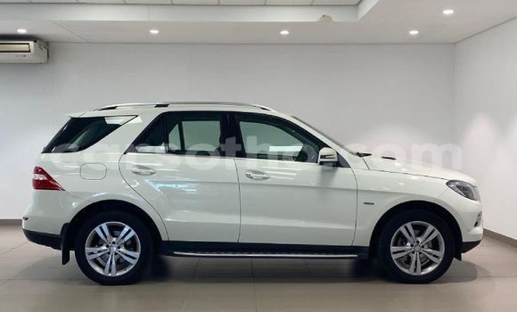 Acheter Occasion Voiture Mercedes-Benz ML–Class Blanc à Maseru, Maseru Acheter Occasion Voiture Mercedes-Benz ML–Class Blanc à Maseru, Maseru