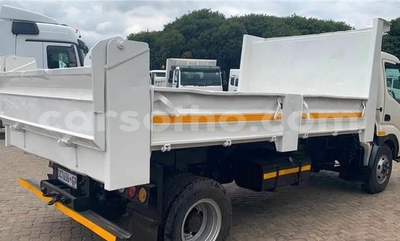 Sayi Na hannu Toyota Dyna White Mota in Maseru a Maseru Sayi Na hannu Toyota Dyna White Mota in Maseru a Maseru